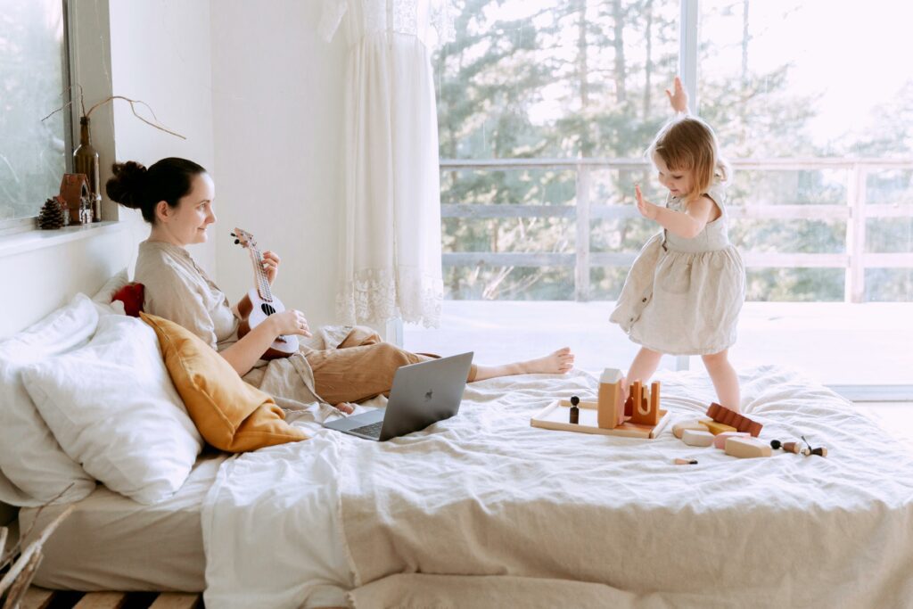 photo shows the role of mother in motherhood